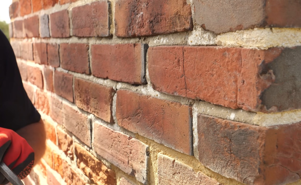 Tuckpointing and repointing mortar joint repair in Pomona, CA